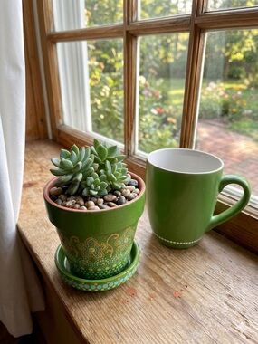 Hand-Painted Decorative Pot with Saucer – Unique Artisan Design – Ideal Gifting